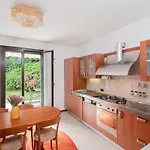 Luna By Comorooms Vila Como