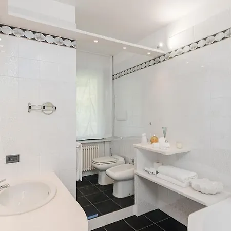 Luna By Comorooms Como