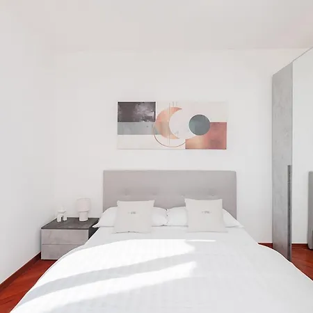 Luna By Comorooms Vila *
