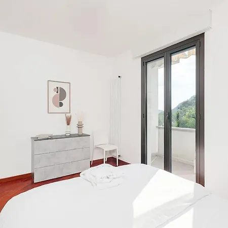 Luna By Comorooms Como