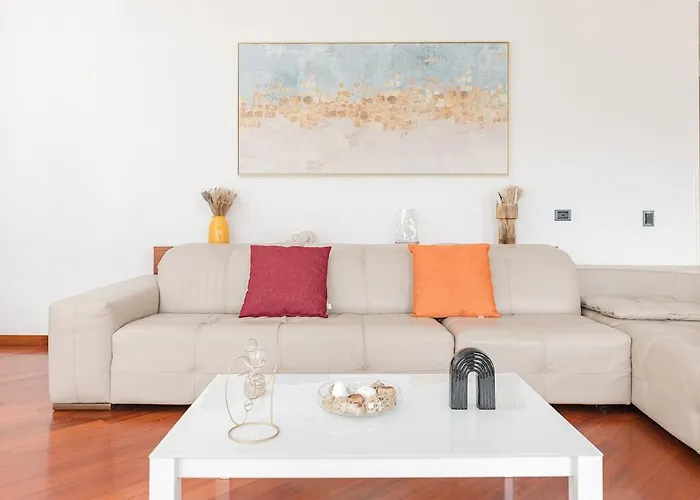 Luna By Comorooms Como