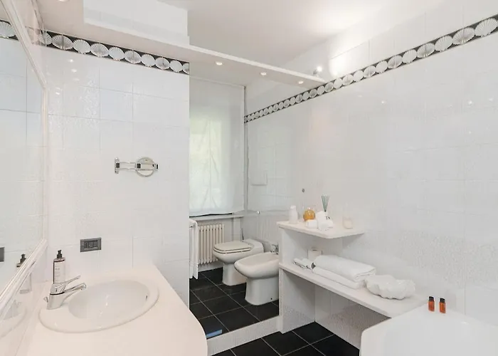 Luna By Comorooms Como